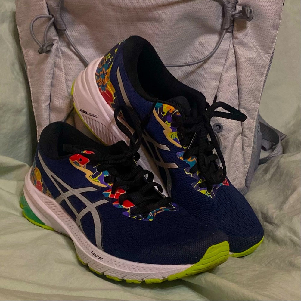 ASICS GT1000 11 Liteshow Running shoes. Size 7.5